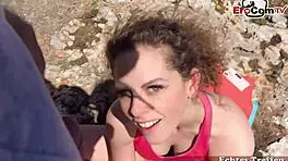 Deutsche Amateur-Teen 18+ riskiert Outdoor-Publikumsfick im Urlaub...