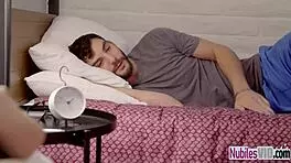 Rosalyn Sphinx petite 18+ Star bettelt um Monster-Schwanz Cumshot Deepthroat