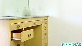 מישל מרטינז, תסתכלי על הפתעת הזין הענק!