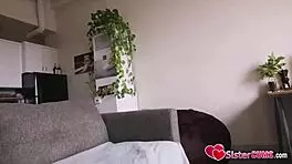 Im Bad verführe ich meinen Bro und blase seinen Sahneschwanz bis zum harten Abspritzen