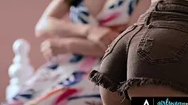 lexi luna: obey or liz jordan gets spanked hard!