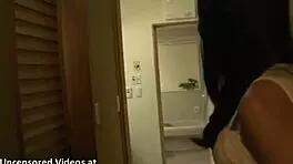 Японска ниска курва пръска силно, после я чукат дълбоко