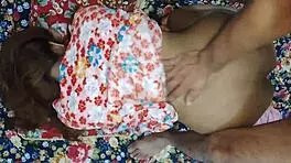 Pakistani neighbor hints at wet pussy temptations nearby