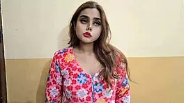 Pakistani neighbor hints at wet pussy temptations nearby