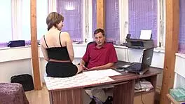 Deutsche Studentin tease Lehrer für bessere Noten