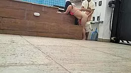 Ei amor, olha eu traindo com o piscineiro batendo nessa buceta!