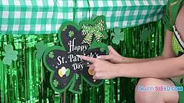 Hé petite 18+ en minijupe taille haute, on baise plus que du teasing