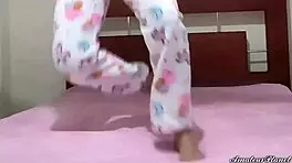 Tricked innocent babe in session for steamy body massages