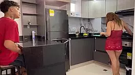 mi madrastra's hot ass in kitchen makes me fuck her hard