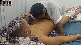 eu vou ao albergue pra foder essa bunda enorme dela ate gozar behin