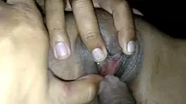 สาวสวยรูหีน้ำเงี่ยนแตดเย็ดมันส์