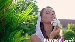 i reveal my petite milf's natural body in hot strip