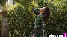 wanna see kit's round ass and perfect petite curves?