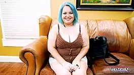 Blue haired curvy coed Dixie fingers twat then deepthroats tattooed dick for facial
