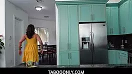 Hunk dives into hot teen pussy licking then fucks wildly 😍💦🔥