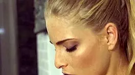 Teen Beauty Fingers Tight Wet Pussy in Bold Solo Session