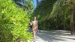 beach flirt leads to naked pov blowjob and cumshot handjob