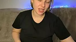 Chubby model fingers her wet folds intimately