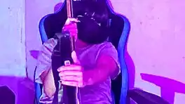 Damn this rockera puta emo slut begs for your cock now!