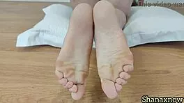 hey check out these wrinkled scrunched soles in 4k foot fetish close-ups