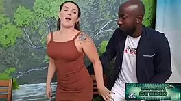 Curvy milf turns bar chat into hardcore bbc pounding session