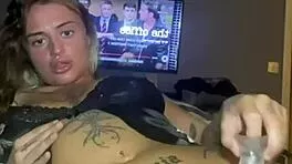 thick goth slut rams her ass before parents get home 🔥🍑