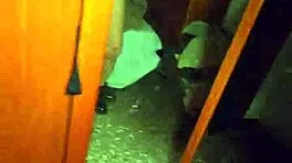 follo vecina infiel en casa corro en su vagina