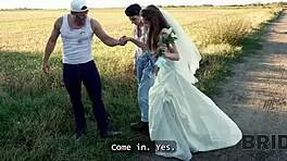 Sexy bride sneaks threesome in car with natural tits 😈👰🚗