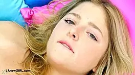 i love showing off my young blonde body's sexy curves