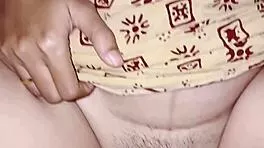 ngentot istri tetangga di mobil penuh sensasi 😈🚗