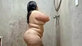 Chubby latina wife scoops thick cum from her dripping pussy