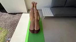 ever wonder what happens fucking a yoga trainer in a crowded park daytime?