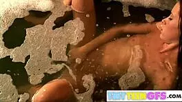 oh damn brookeskye rubs her nude body all over the jacuzzi close-up amateur orgasm shower tease!