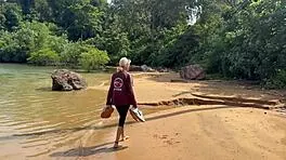 Accidental Beach Handjob Leads To Outdoor Cumshot