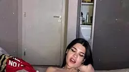 La Mas Putita Latina Flashes Dirty Athlete Body Tease