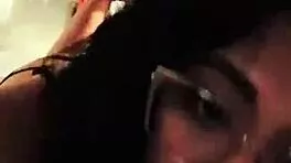 estoy tan aburrida que le pido a mi esposo chupar su verga gruesa ahora