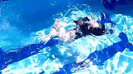 Latex Jessica Bunny poses seductively underwater