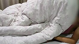 Cewek India 18+ nikmati seks romantis hotel, dikreampie gaya misionaris