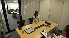 콜롬비아 계모 거실에서 놀라운 블로우잡으로 의붓아들 놀래키다