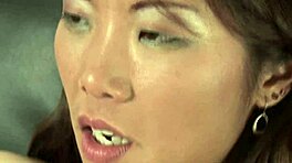 Лесбийские видео Alyssa Reece и любовницы исследуют секс-игрушки в постели