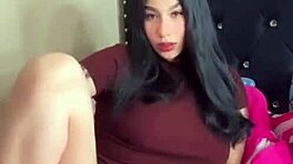 Dolgun Meksikalı genç kız Instagram'da dildoyu sertçe sürüyor