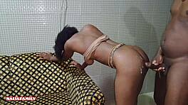 गाँव की टीन 18+ अपनी पहली पॉर्न सीन ट्राई करती है 😍 होममेड ब्लैक पॉर्न