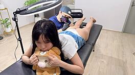 สาวน่ารักล่อช่างสักให้เย็ดสไตล์ด็อกกี้สไตล์ร้อน