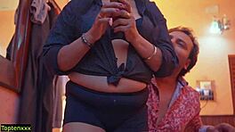 عارضة ديسي ساخنة في فيديو نيك عنيف فيروسي