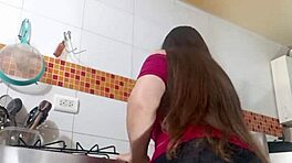 عمات لاطينيات يعشن خيال كاميلتوي الجامح