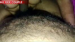 Požrešni dever vrtal čudovito indijsko bhabhi v spalnici s hindujskimi zvočnimi stoki