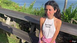 Έι κοπέλα, νόμιζες ότι θα μπεις κρυφά; Τώρα πάρε αυτό το γαμήσι!