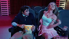 Sexsinners com - GF bosan dan hisap kontol BF di pawagam