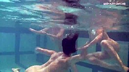 Ivetta, Katka и Barbara се гмуркат в горещо подводно действие