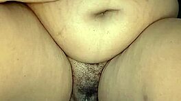 مراهقة سوداء 18+ تستمني على الكام الحي مع كلام قذر، تجعلني أقذف جيداً في الهواء الطلق